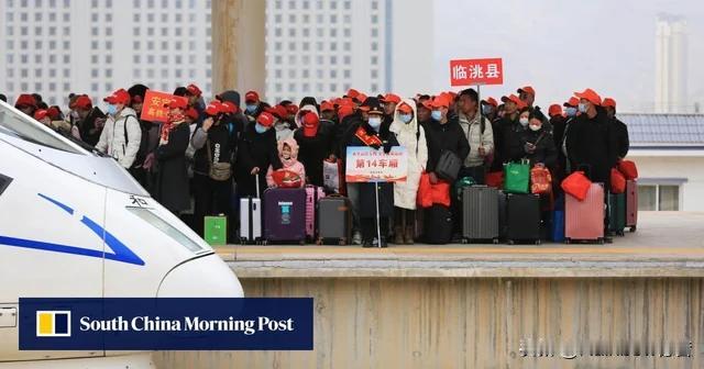 南华早报报道，随着人才竞争加剧，地方政府采用了“买房落户”策略。随着低生育率持续