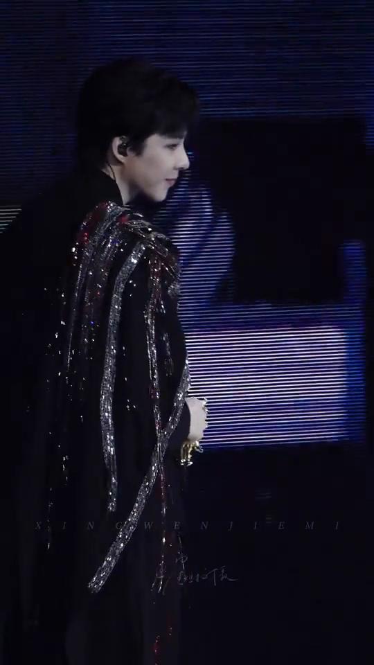 我告诉你，乔家人的刀真的确实这东西显摆显摆。听说你们给他起了个小名叫什么姑娘，该