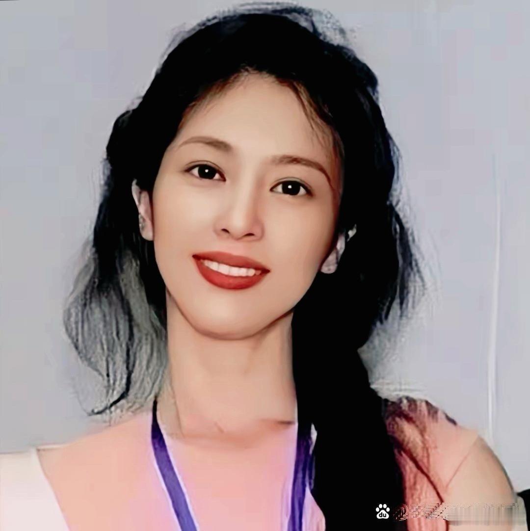 妈妈的美貌，竟胜过了刘亦菲，真叫人惊叹 ​​​