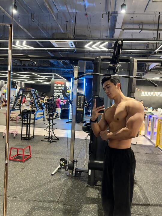 南京自由教练 你几天没撸铁了？