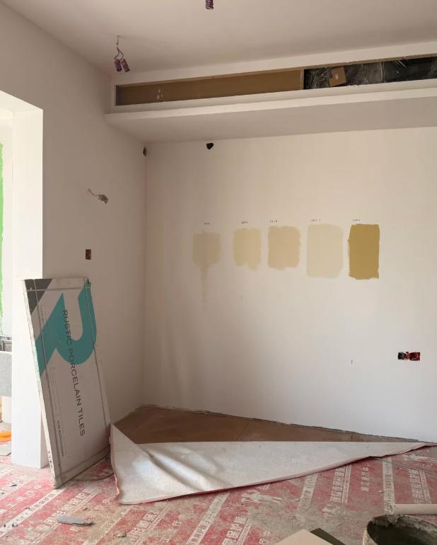 闺蜜刚刷完网红奶油风，夜里开灯瞬间崩溃：“我家怎么变成了KTV包厢！”
我闺蜜刷