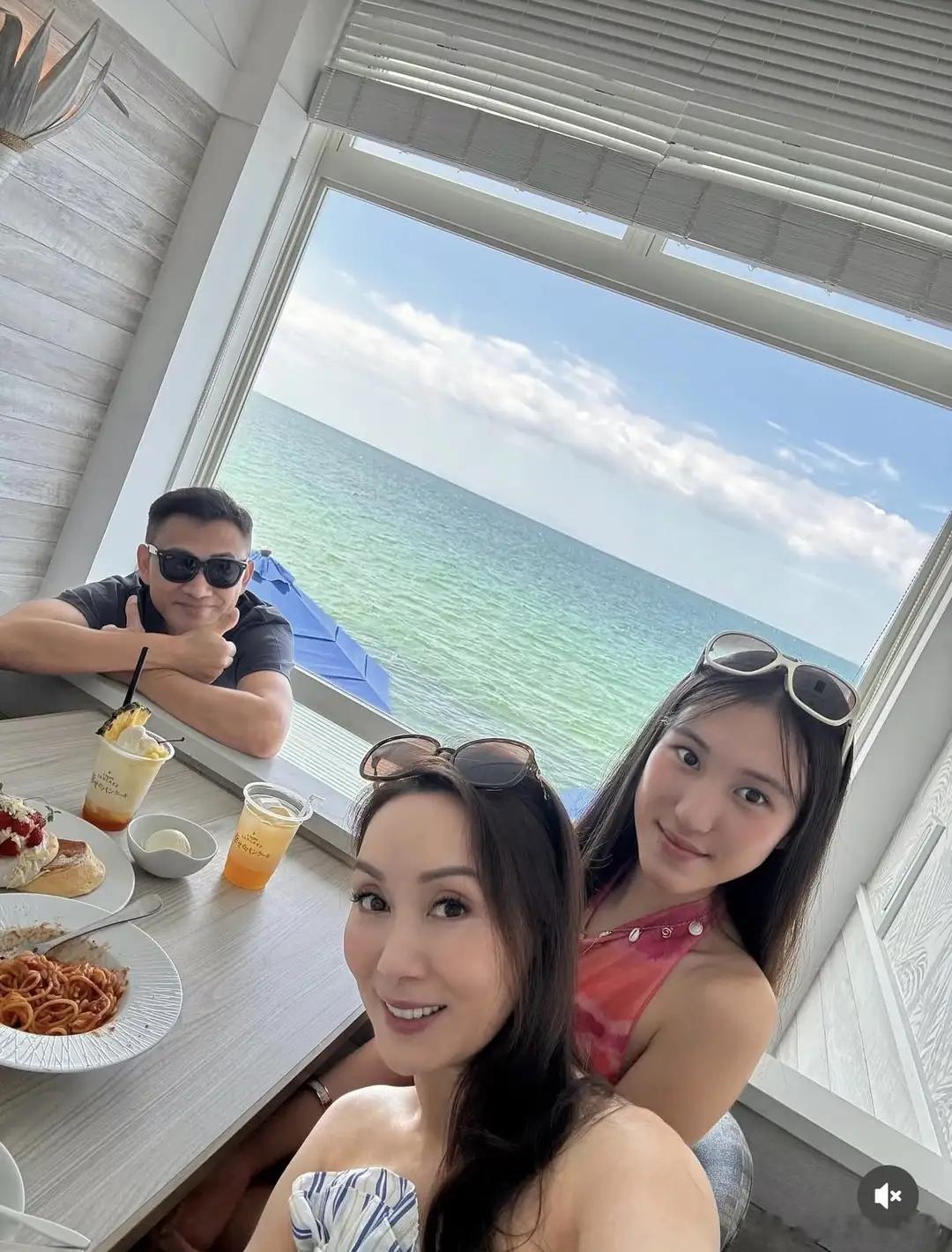 TVB在澳门举办《万千星辉颁奖典礼》，现场星光熠熠，除了现役TVB艺人悉数登场之