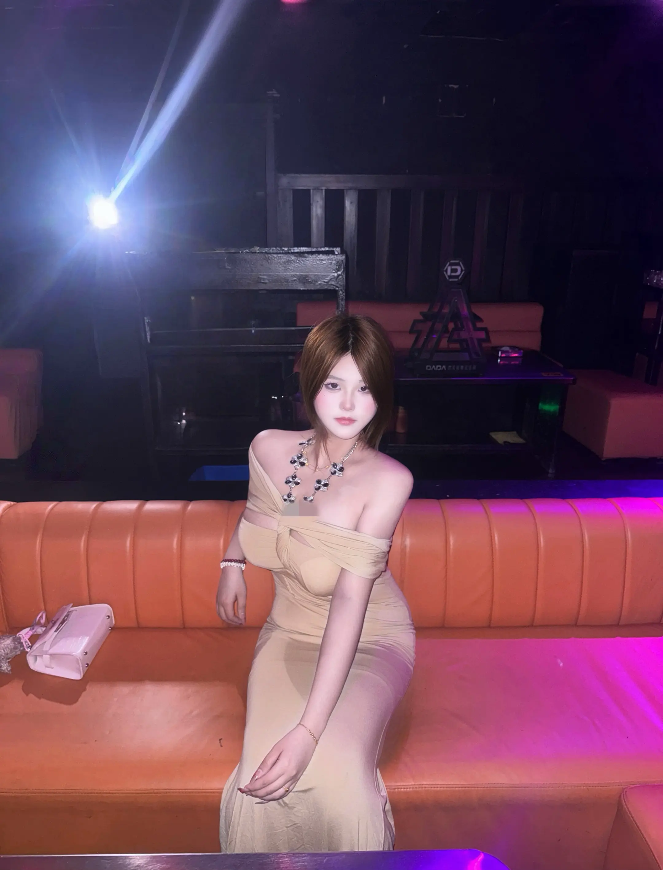 可以不要有那么多情绪吗 我们只是朋友