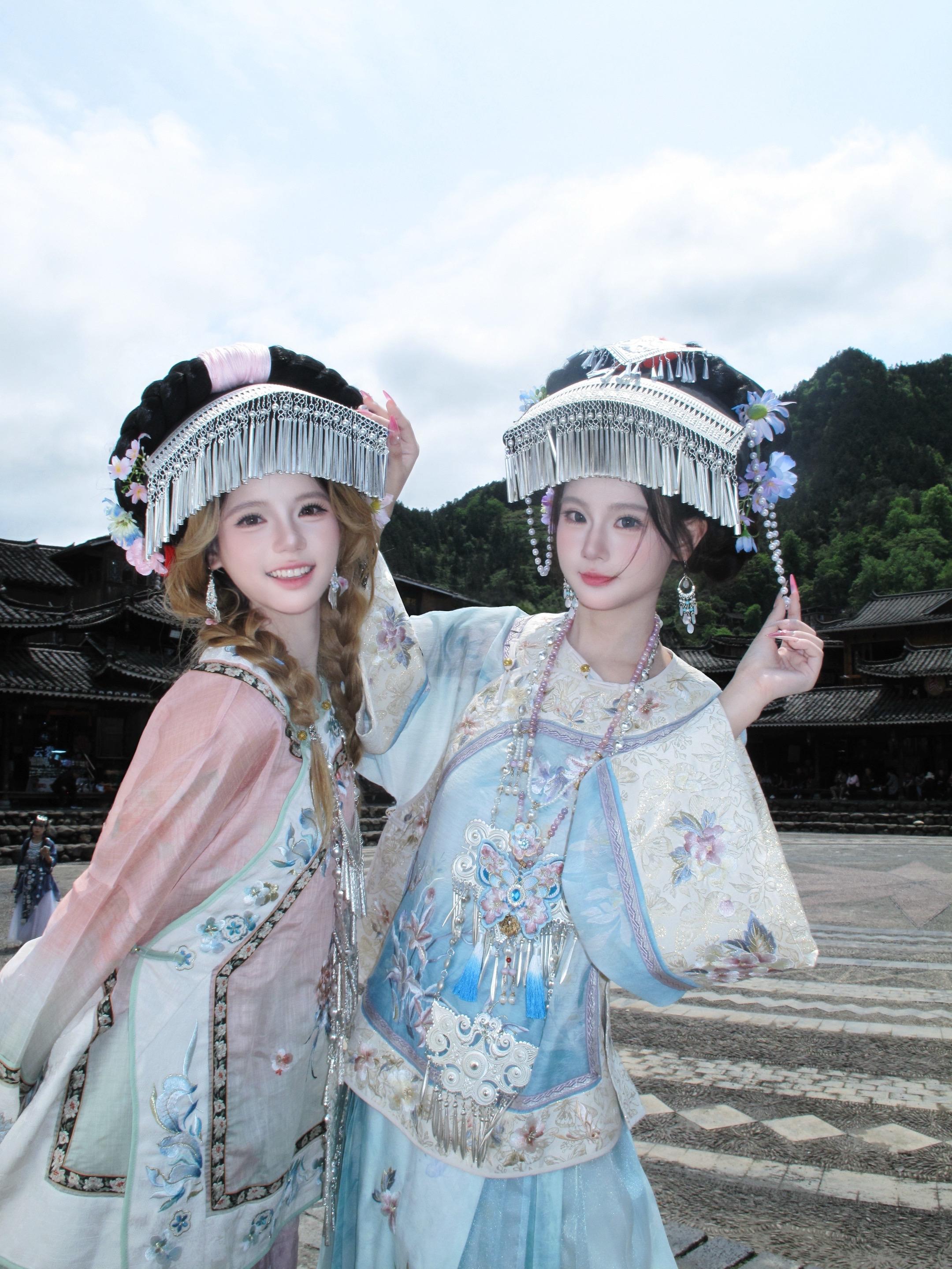 苗疆限定闺蜜。