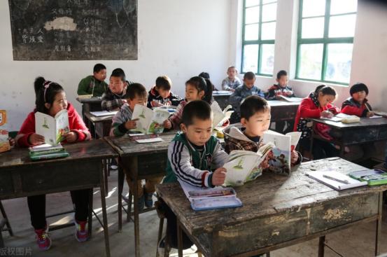 “被房地产绑架？”著名教授温铁军说：农民工的孩子为什么在城里读书难？
 
（信源
