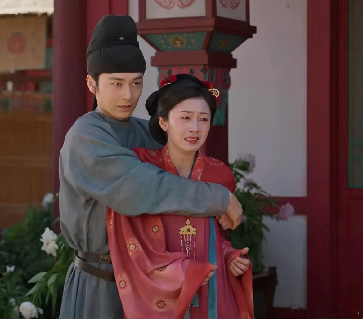 辛鹏说何惟芳扇王擎太解气了   辛鹏热舞庆祝王擎被扇  在《荞麦疯长》中他是秦声