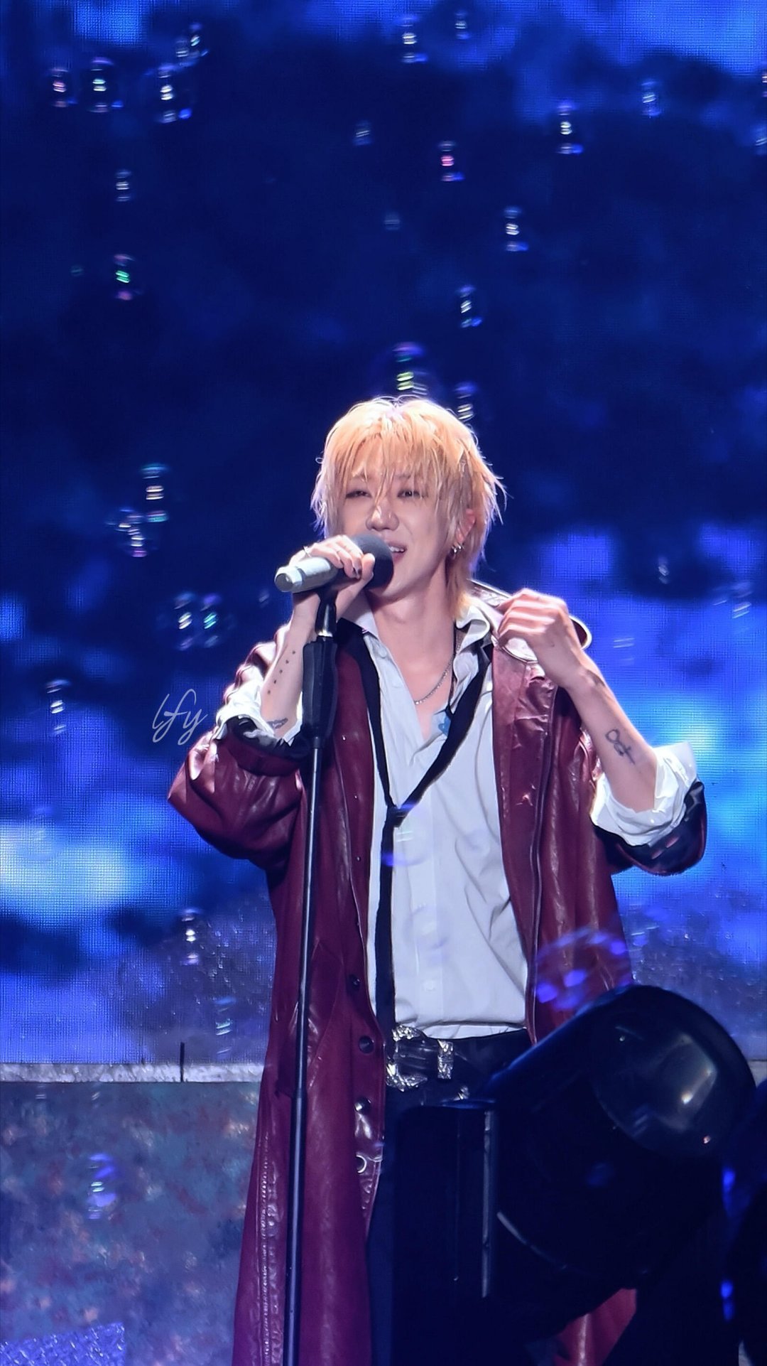 徐明浩音乐节号召力 音乐节门票瞬间抢光，三万人为他留守到最后。绿海翻涌，话题刷爆