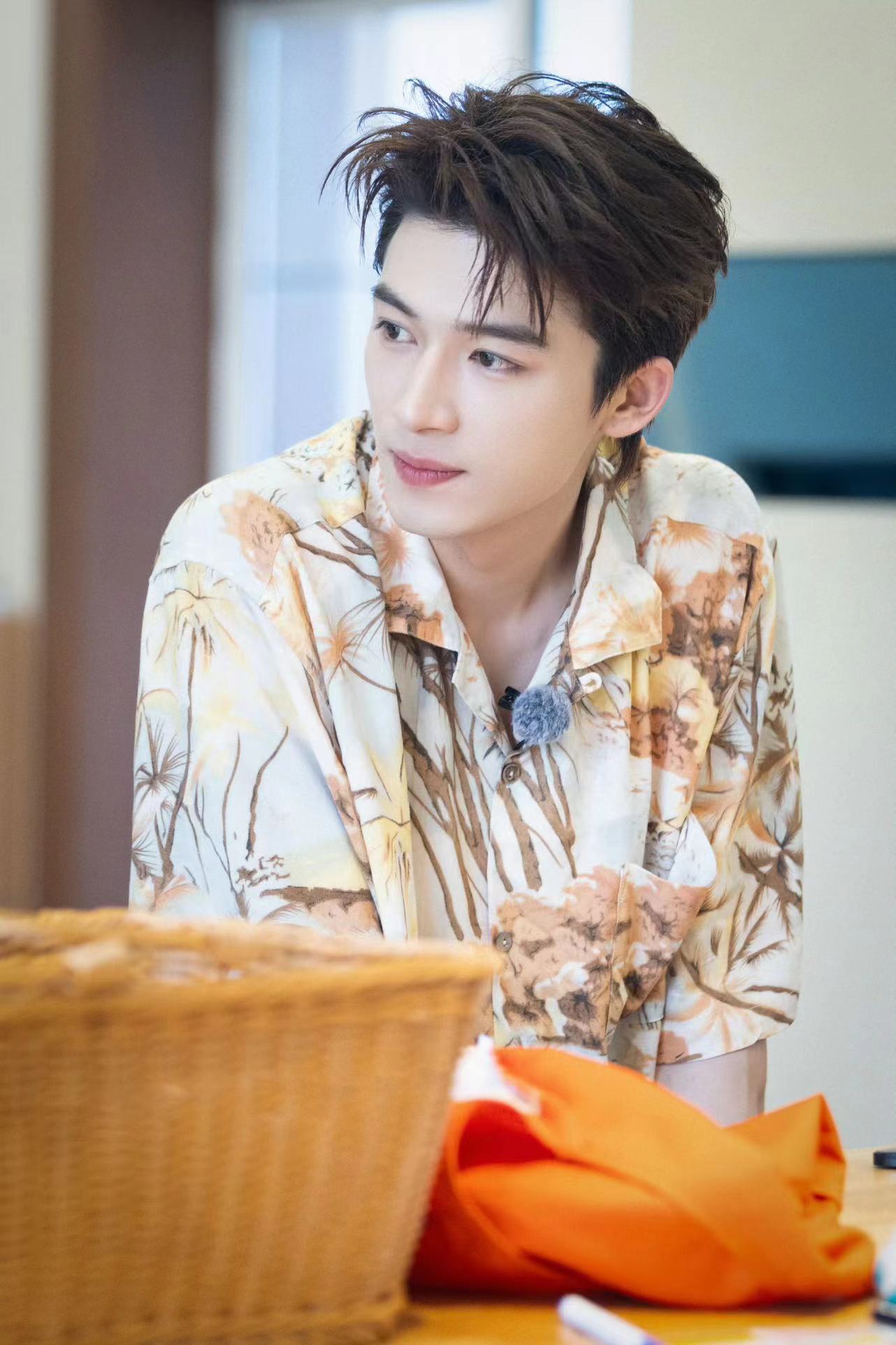 #王星越花衬衫##王星越度假风#王星越花衬衫，挺好看 ​​​