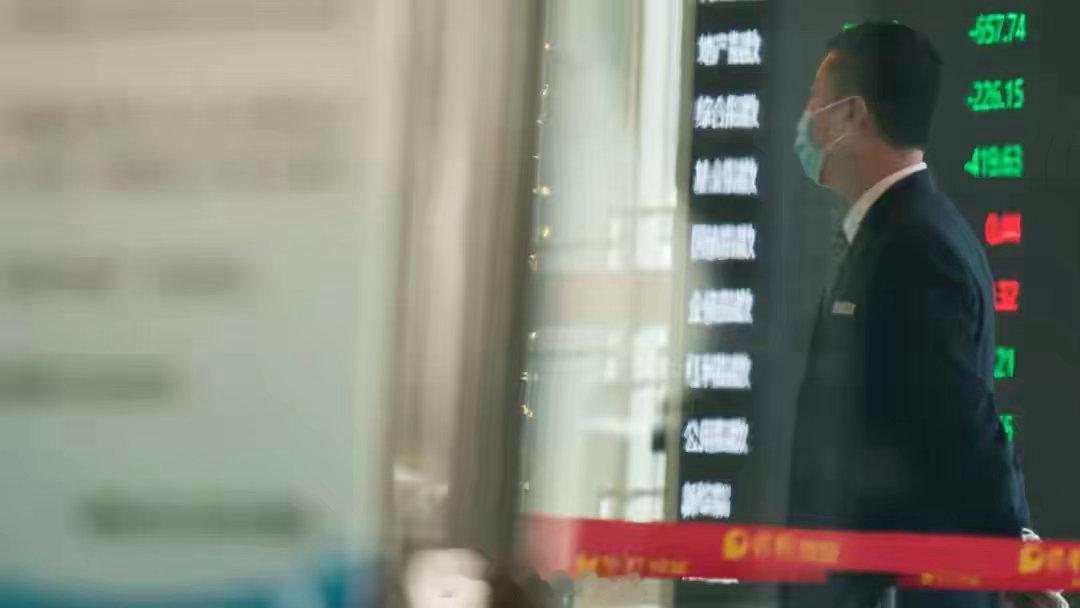 AI硬件进入中国周期了吗全球存储巨头股价承压，长鑫上市首日却逆势暴涨，收于49元