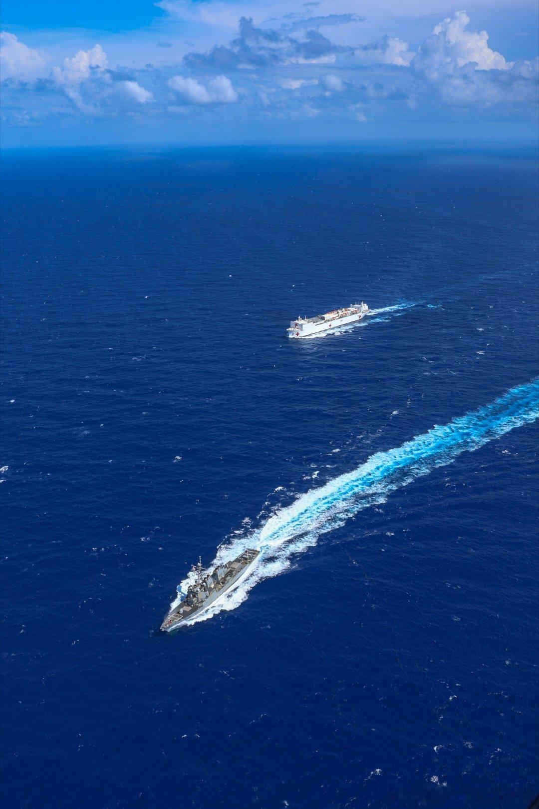 2025年7月22日，USS Cole (DDG 67)和USNS Comfor