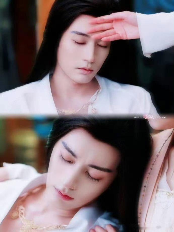 刘学义男妲己 刘学义闯进男妲己赛道，直接封神。他披头散发，裸上身魅力无限。剧中拿