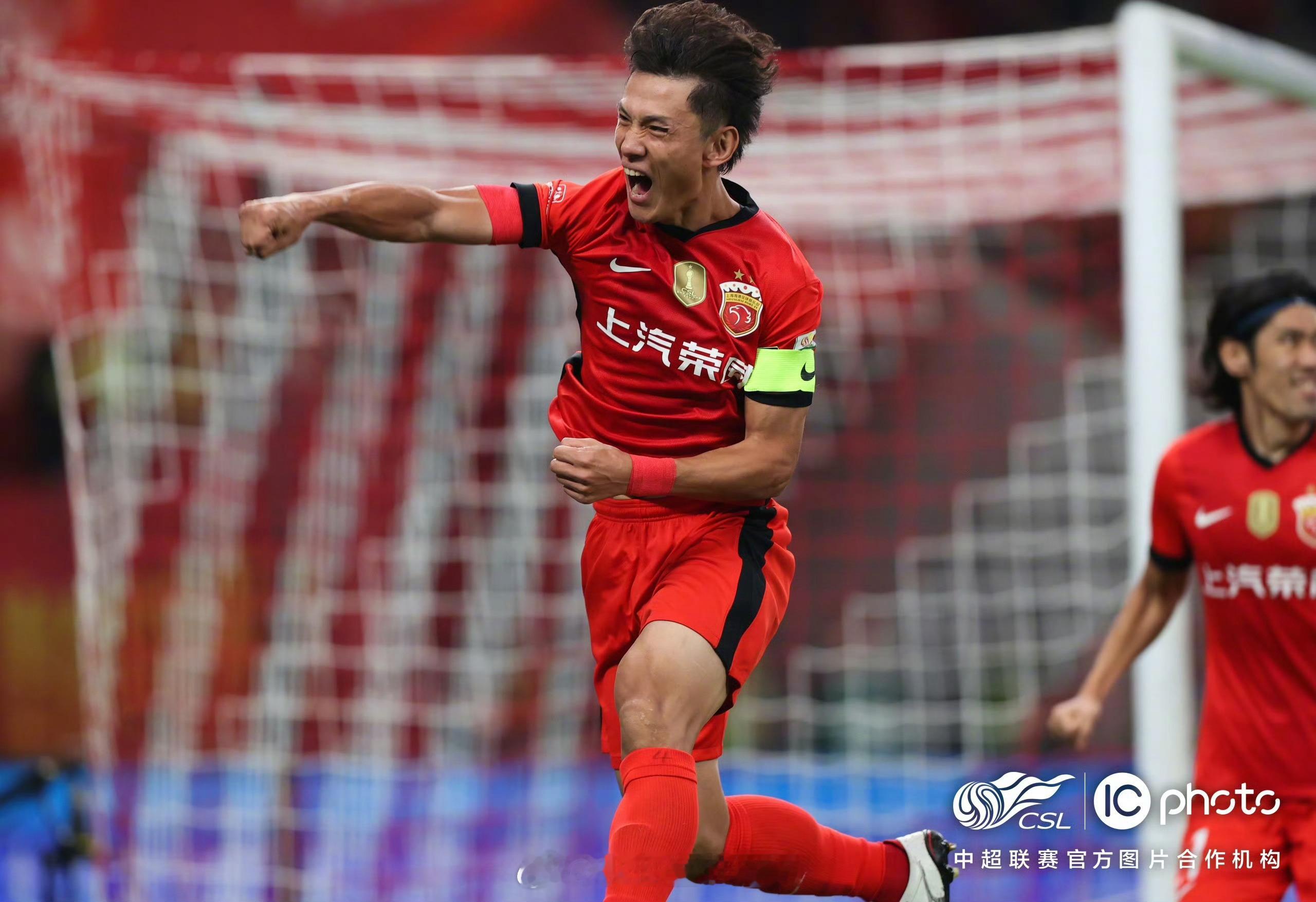 上海海港3比0胜浙江队上半场刘浩帆自摆乌龙，下半场王燊超世界波破门再下一城，维塔
