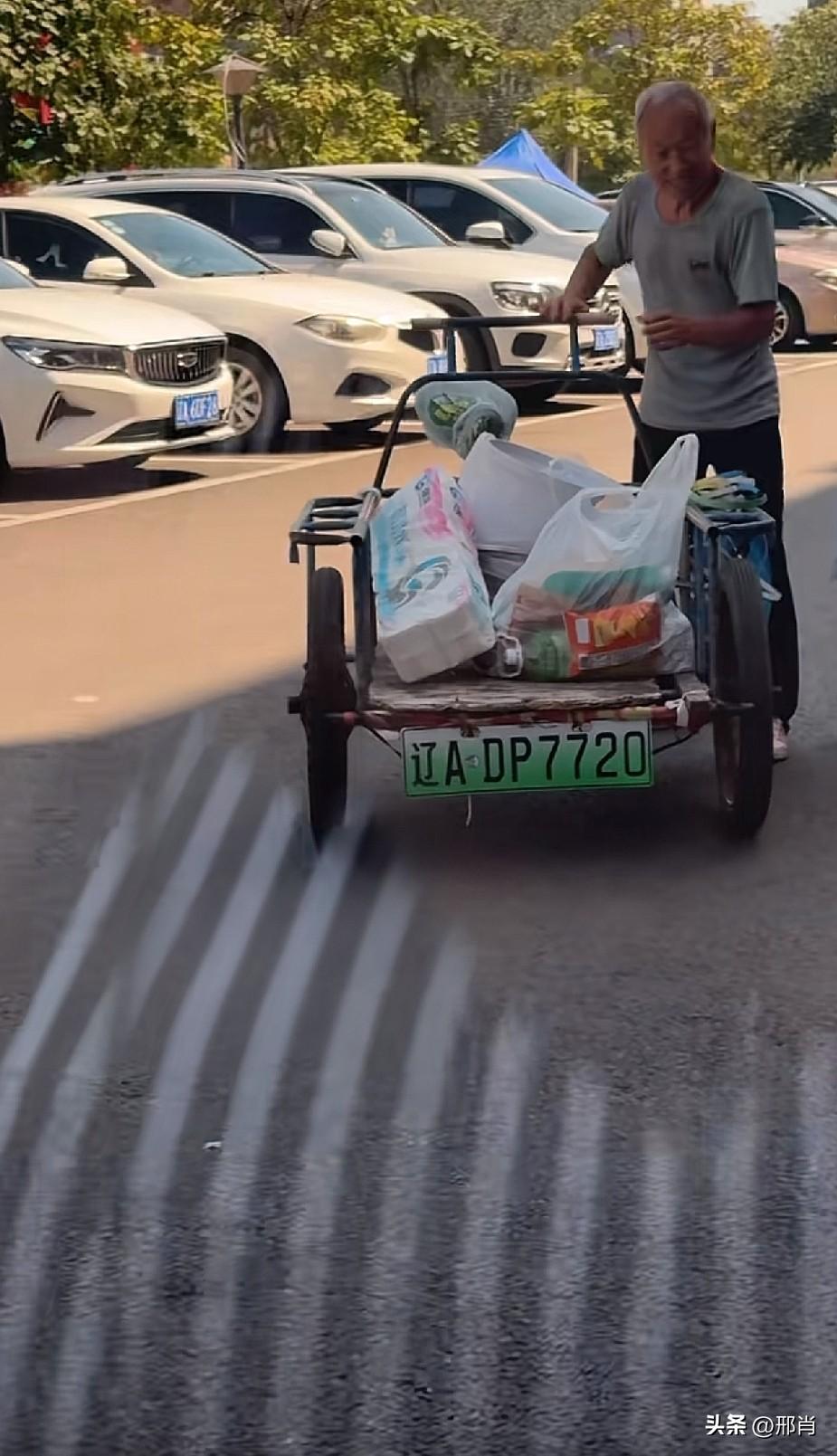 大爷上街骑一圈，把人家十二分扣完了