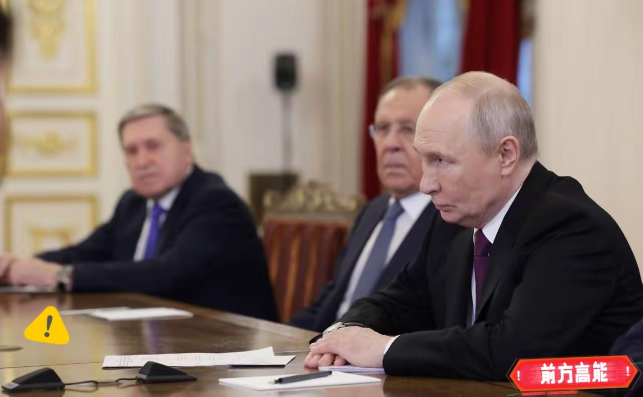 4月27日在圣彼得堡，普京总统会见了伊朗外长阿拉格齐。俄罗斯外交部今天发文说：“