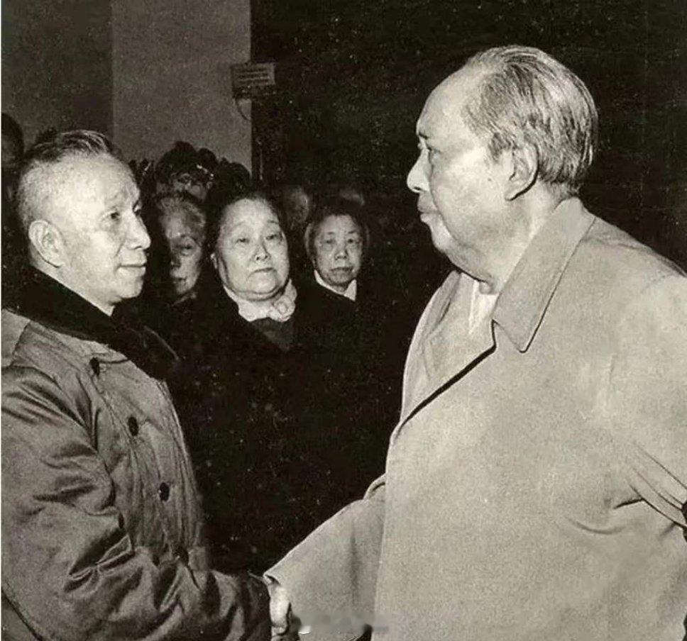 伟人可当面问粟：都说你是死老虎？粟总答：我虽退隐山林，但牙齿，爪牙依然锋利！伟人