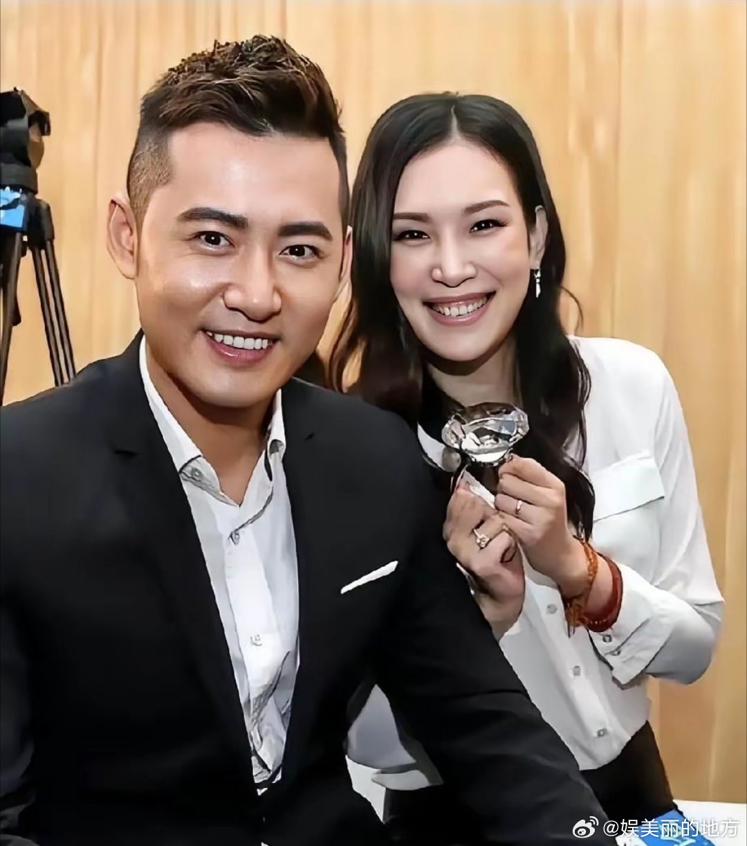 你们有没有好奇过？佟晨洁结了两次婚，为啥始终没生孩子？说白了根本不是生不了，是她