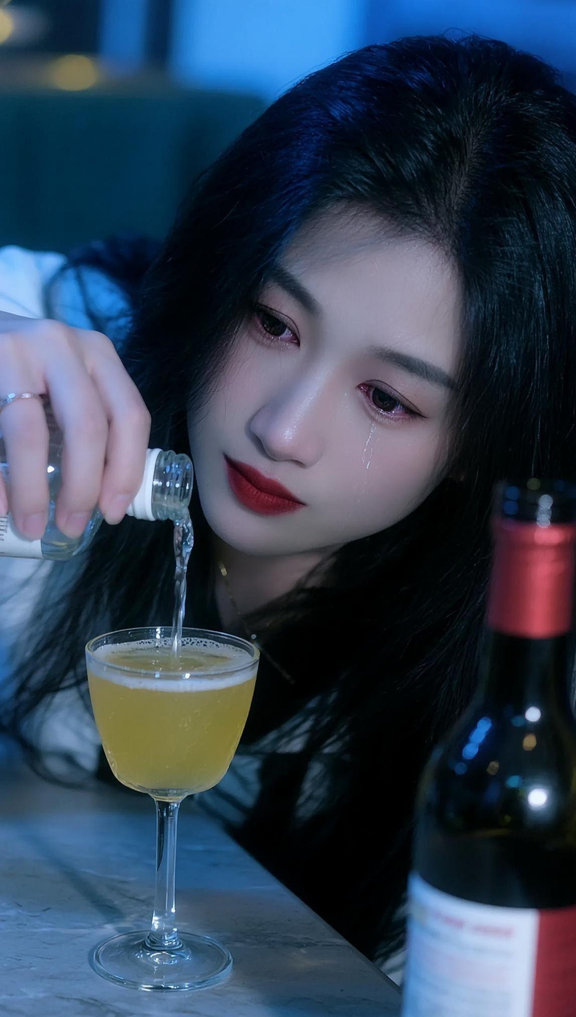 心里堵的慌，明明很善良，做什么事都为别人考虑，从来没有亏欠过谁，宁愿自...