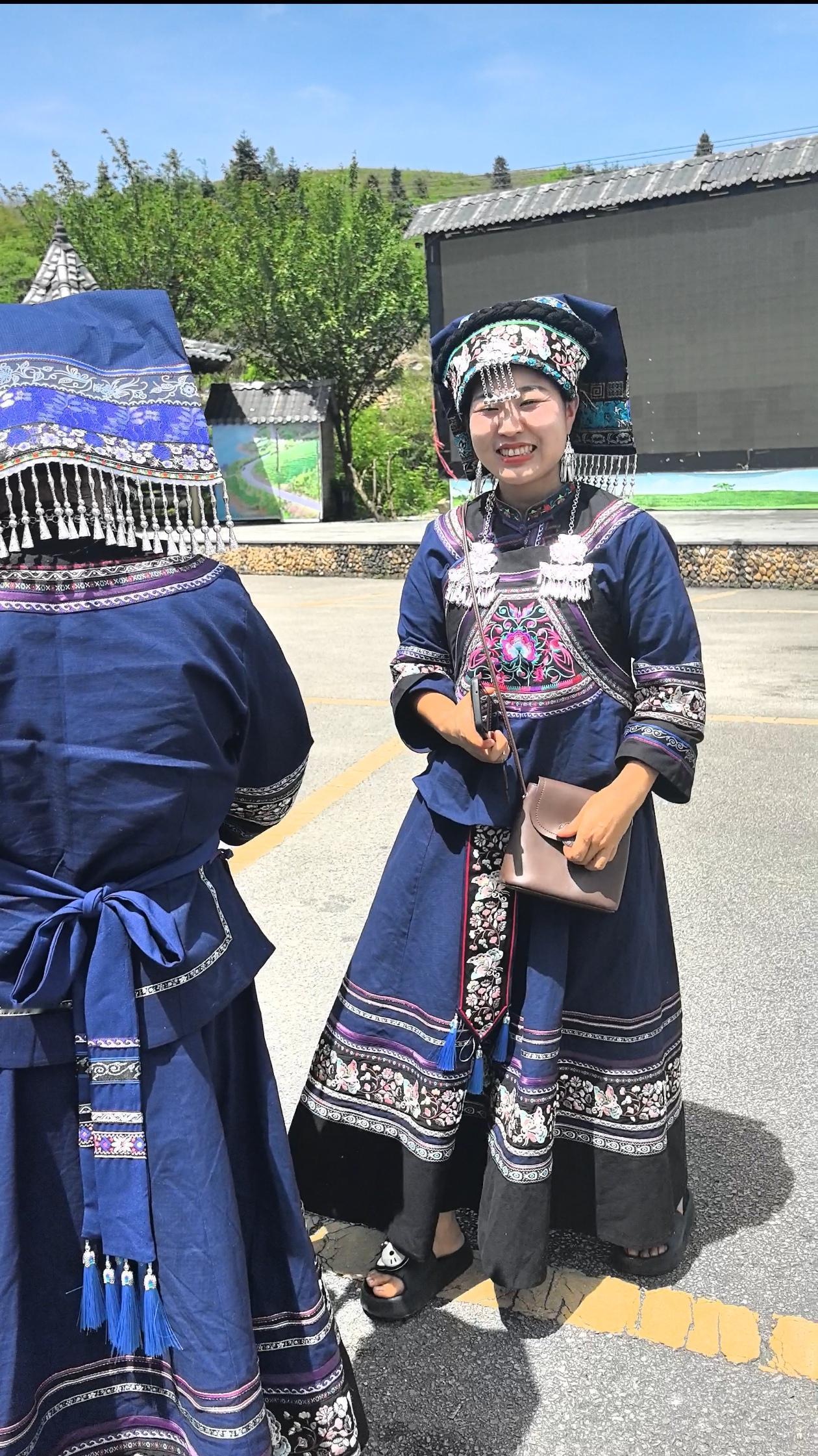 贵州黔南州，主要生活着苗族、布依族、水族、侗族等少数民族，整个贵州省则是全国唯一