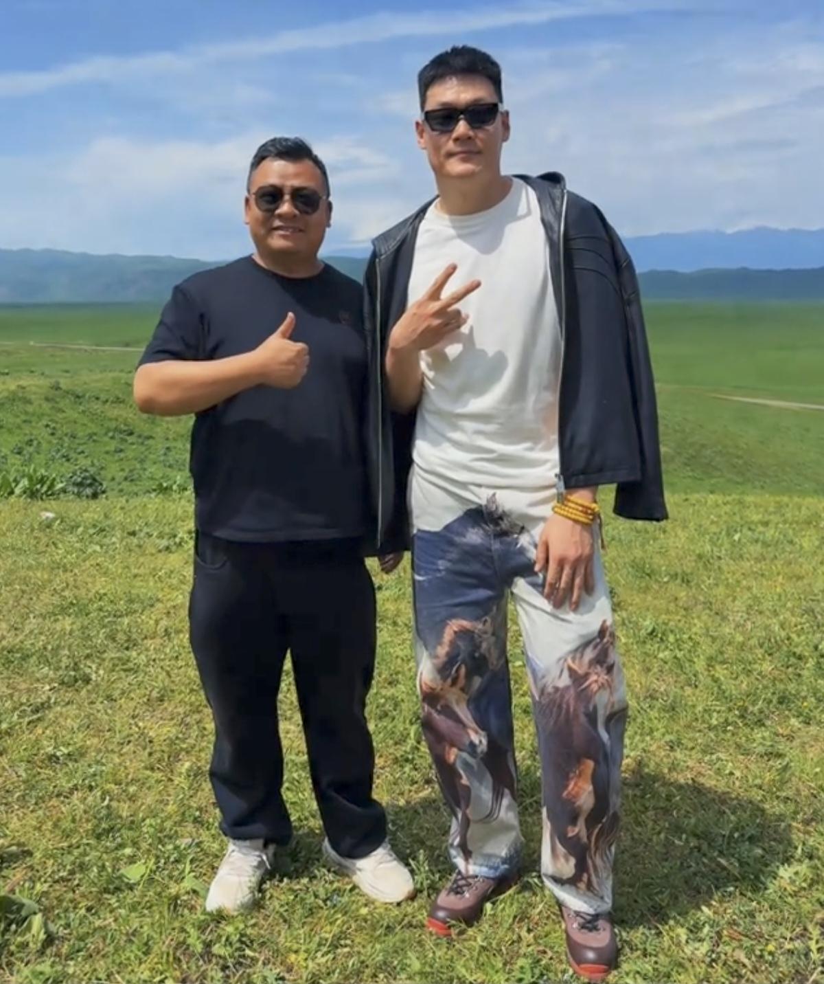 张宁出现在那拉提！6月5日，有新疆本地球迷，有幸在伊犁的那拉提草原，邂逅了山西男