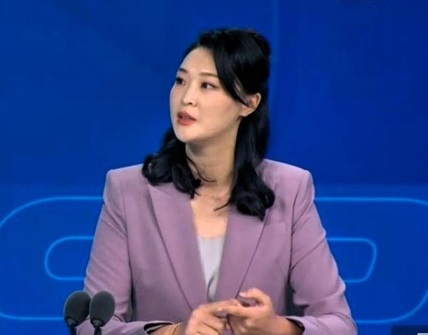 中国女排昨天那场球，3比2逆转美国队。
赛后惠若琪在解说席上拆了一遍技术细节，我