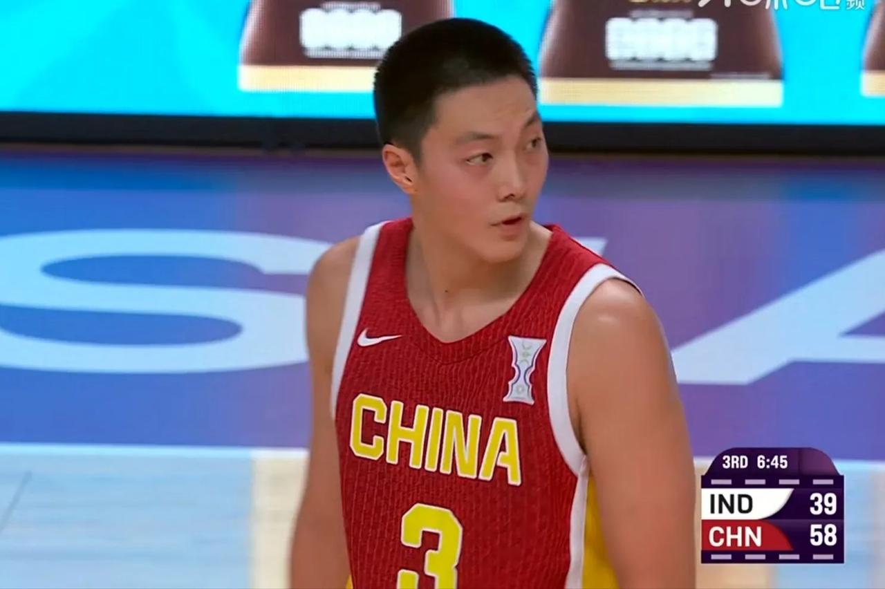 因为上一场球没打好就去批评胡明轩是不理性的，也是不合理的。同时，也不能因为本场打