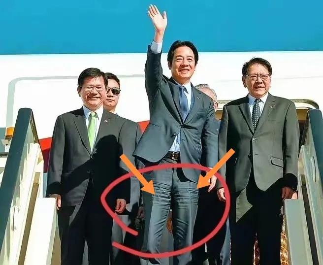 台湾省赖清德偷渡访问斯威士兰王国把裤子都跪皱了[捂脸]