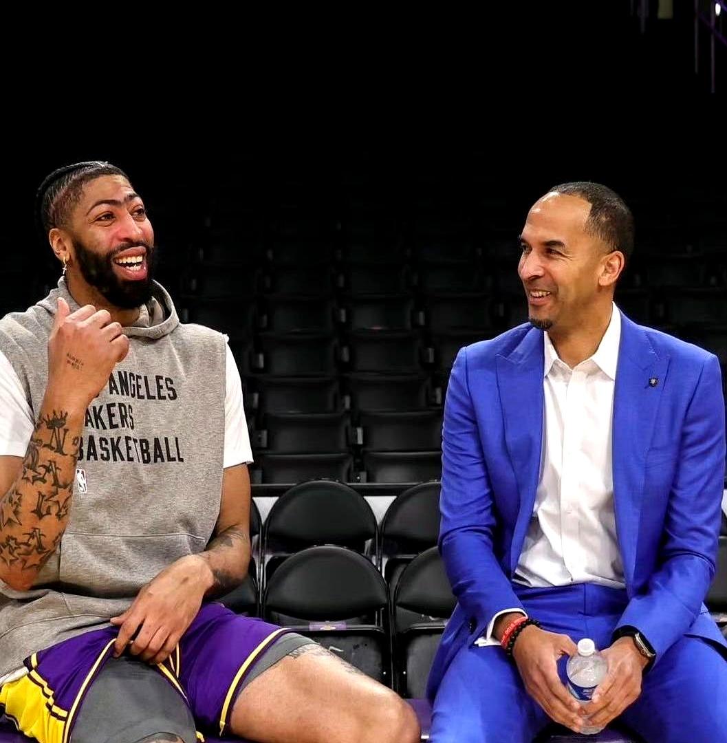 AD腿伤的事有新进展。独行侠高层曾催他早点从腿伤里复出，可队医警告说太早回来可能