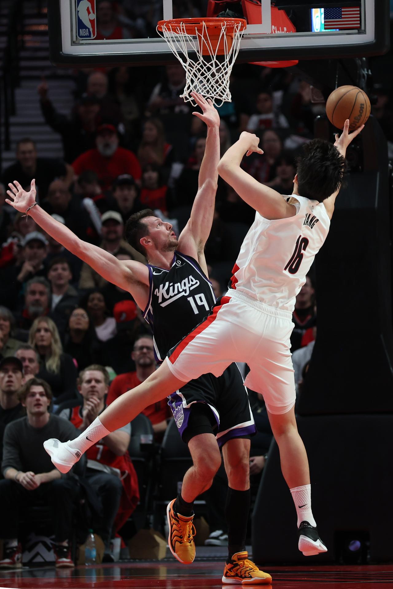 杨瀚森篮下躲闪腾挪，就是比曾凡博好很多，他在NBA真的打开了


开拓者好久没有