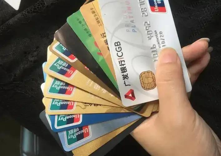 全国信用卡逾期半年没还的金额，10年前是几百亿的量级，现在是多少？目前可查的最新