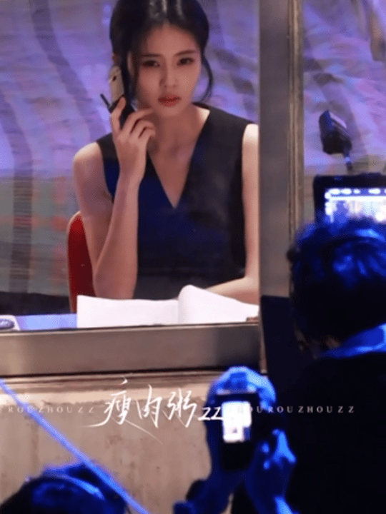 导演镜头在这里 一直也有相机在这对着wuli越夜越美的晕呐狂按快门我就放心了 期