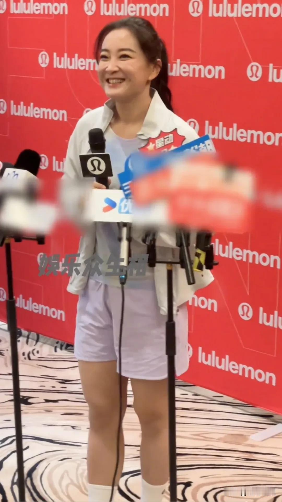 一个好消息：贾玲瘦了之后没有复胖；
一个坏消息：曾经那个有点胖但是亲和力很高的贾