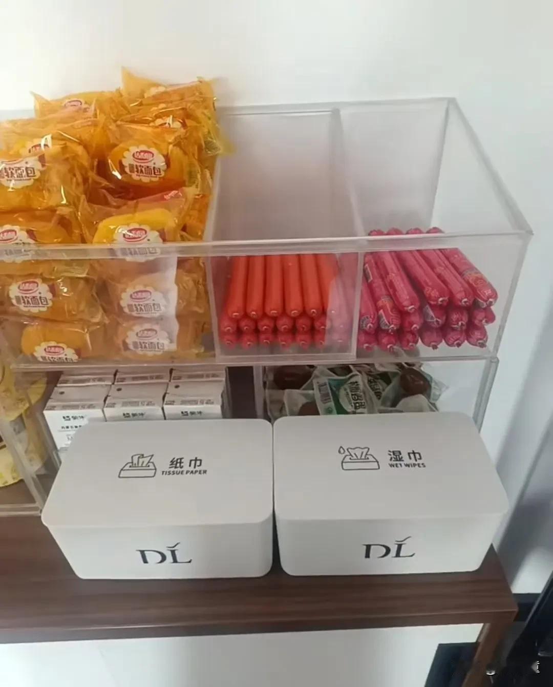 胖东来综合生产基地的货车司机休息室，藏着让人动容的细节。休息室里专门为送货的货车
