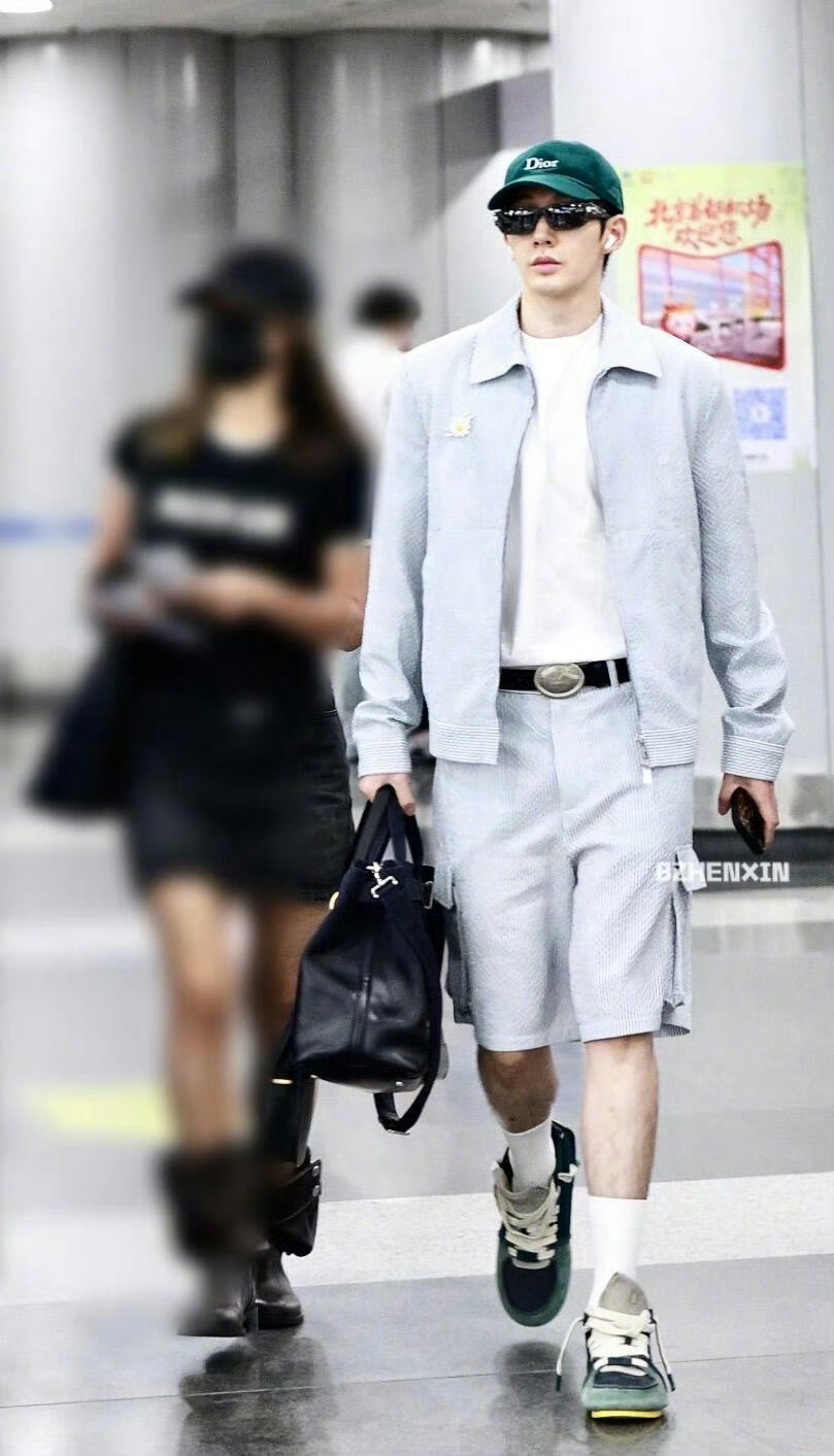 男装周 邓为启程 巴黎男装周，此次将会出席出席Dior 2027春夏男装秀 邓为