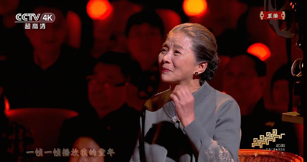 如果你不认识邓超，
也不认识迟蓬，
那今年的春晚你真的会认为他俩是一对母子！
