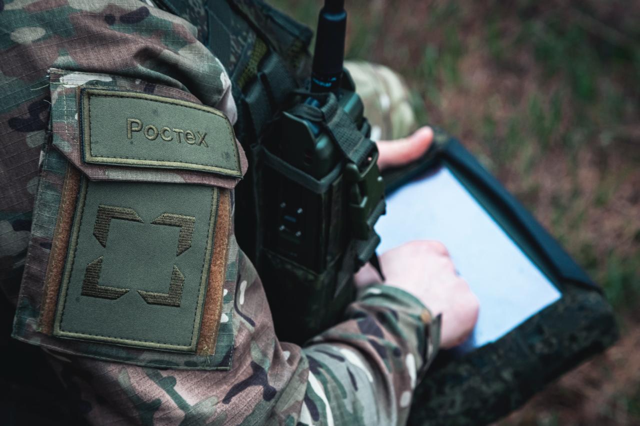 Rostec向俄军部队交付了一批“平板-A”炮兵火力控制系统该装备可与各型火炮武