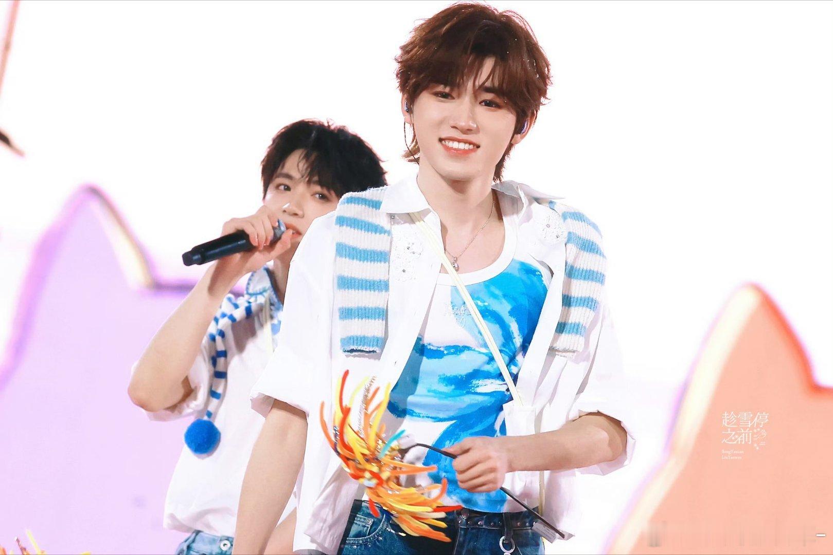 文轩 🐺🐟文轩世界第一初恋 “你吃不惯的话还可以吃鸳鸯 我点鸳鸯”烟花升停在