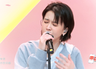 曾沛慈 天籁的嗓子诡异的四肢乘风2026唱歌时温柔又动听，一动起来画风跑偏，曾沛