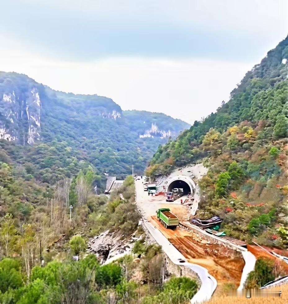 陵川黑毛沟最新通行政策:

因黑毛沟红绿灯周边新建隧道，即日起通行政策有变，具体