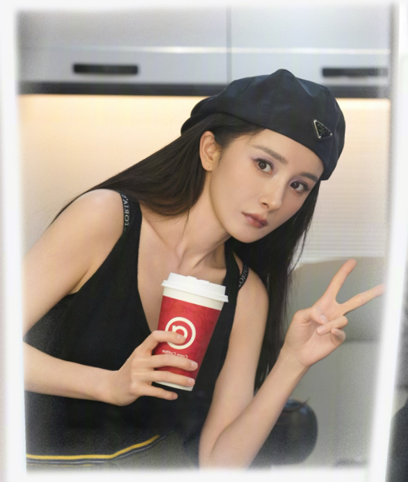 杨幂  我又要因为杨幂种草贝雷帽了吗🥹 