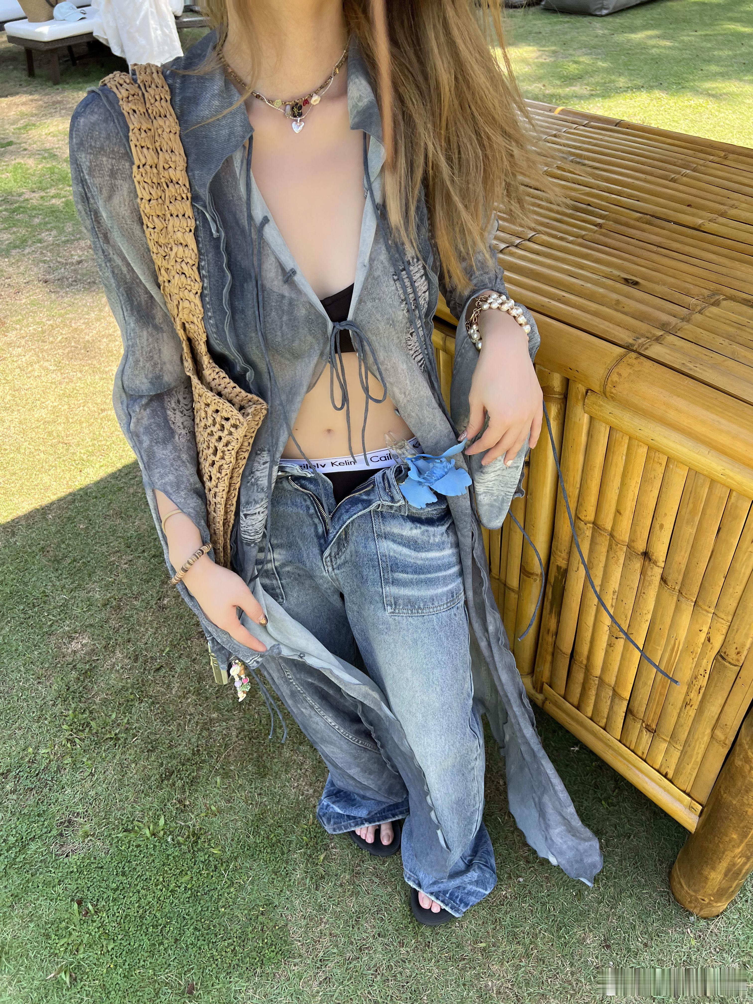 👀我猜你衣柜里缺一条牛仔阔腿神裤👖修腿提臀拉长视觉比例是其一同时兼顾凉爽和时