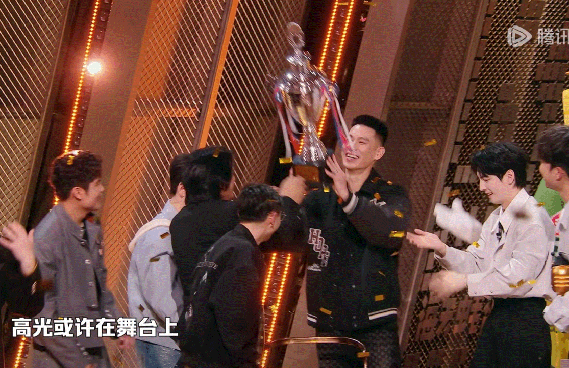 书豪哥穿的是D牌嘿嘿 