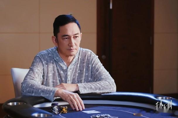 吴启华AI还原年轻样貌，颜值巅峰再现！艺人吴启华早前透露将自己20岁时的肖像权授
