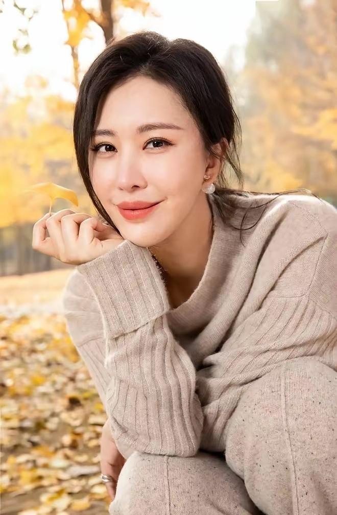 十八岁的田朴珺没有现在好看

不是我这么认为，公司的同事也都是一样的观点。

看