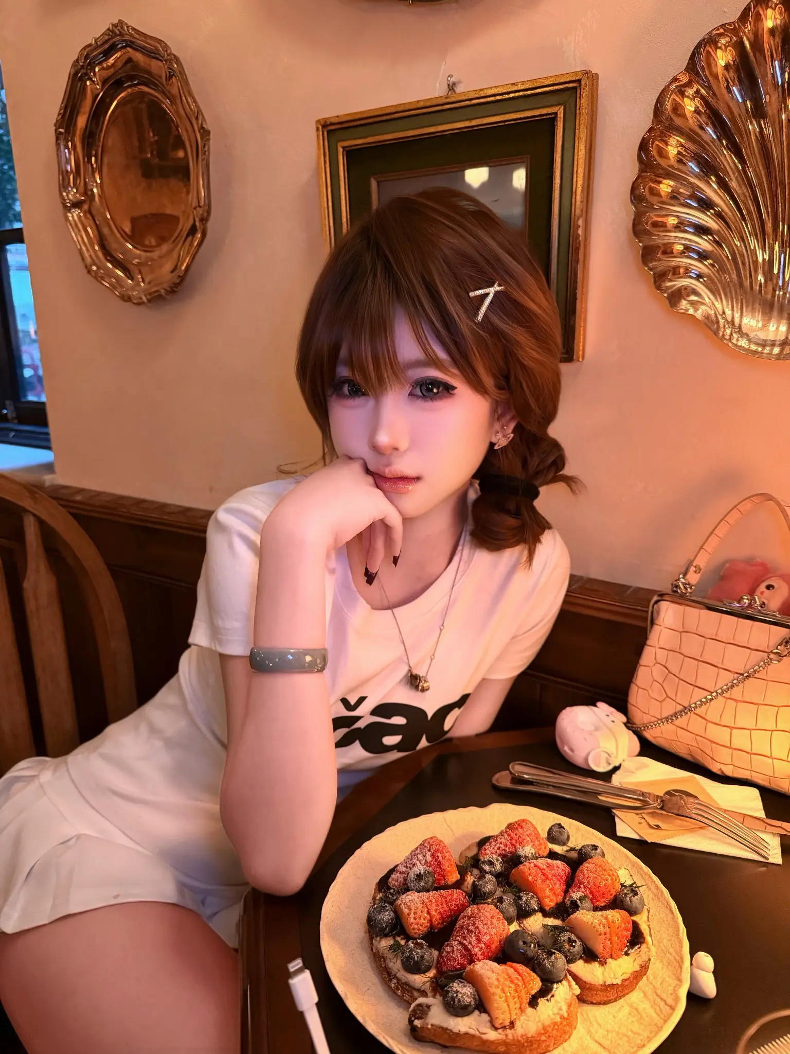 像我这样眼里容不得沙子的人 竟也慢慢开始允许真情假意井存