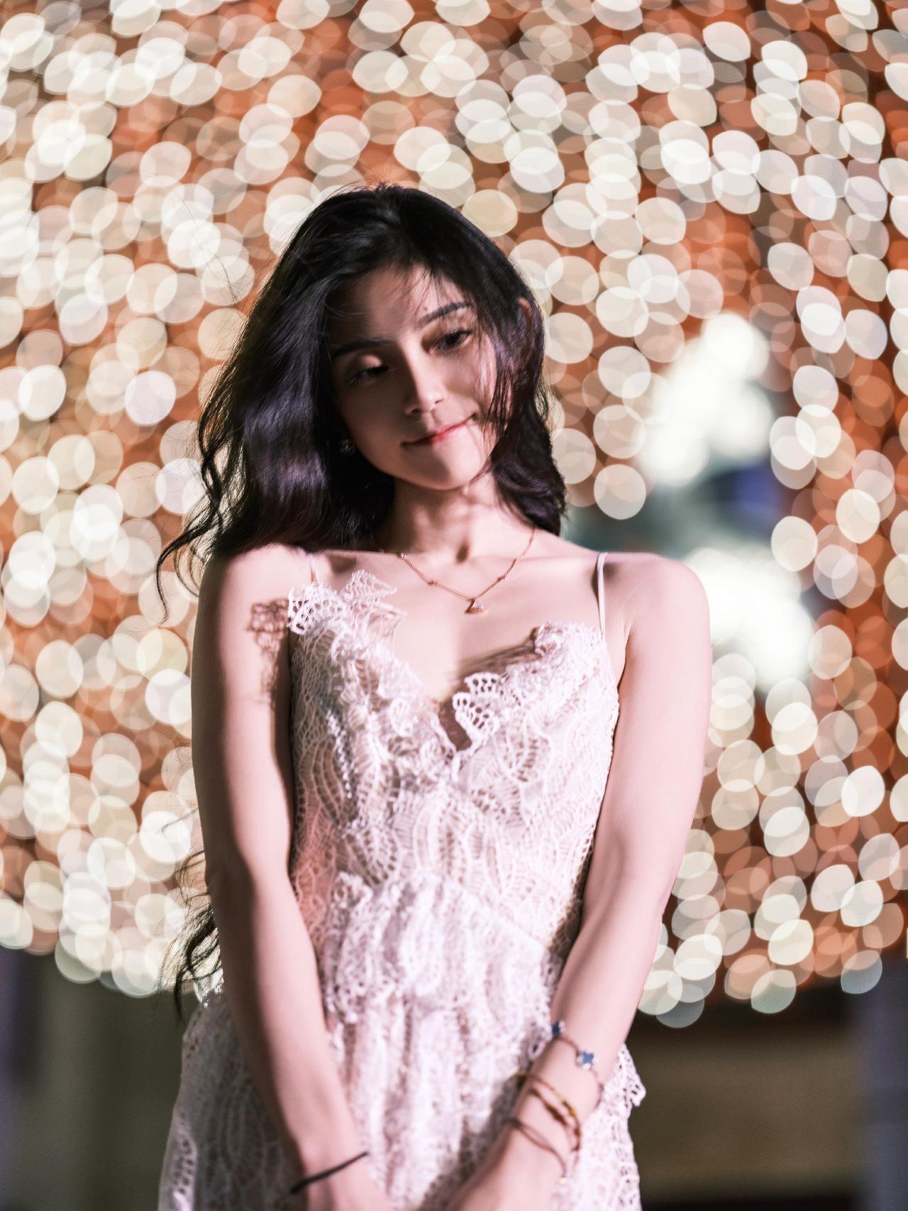 关键时刻，闪光灯没电了，呵呵 摄影 夜景人像 大光圈 人像三要素