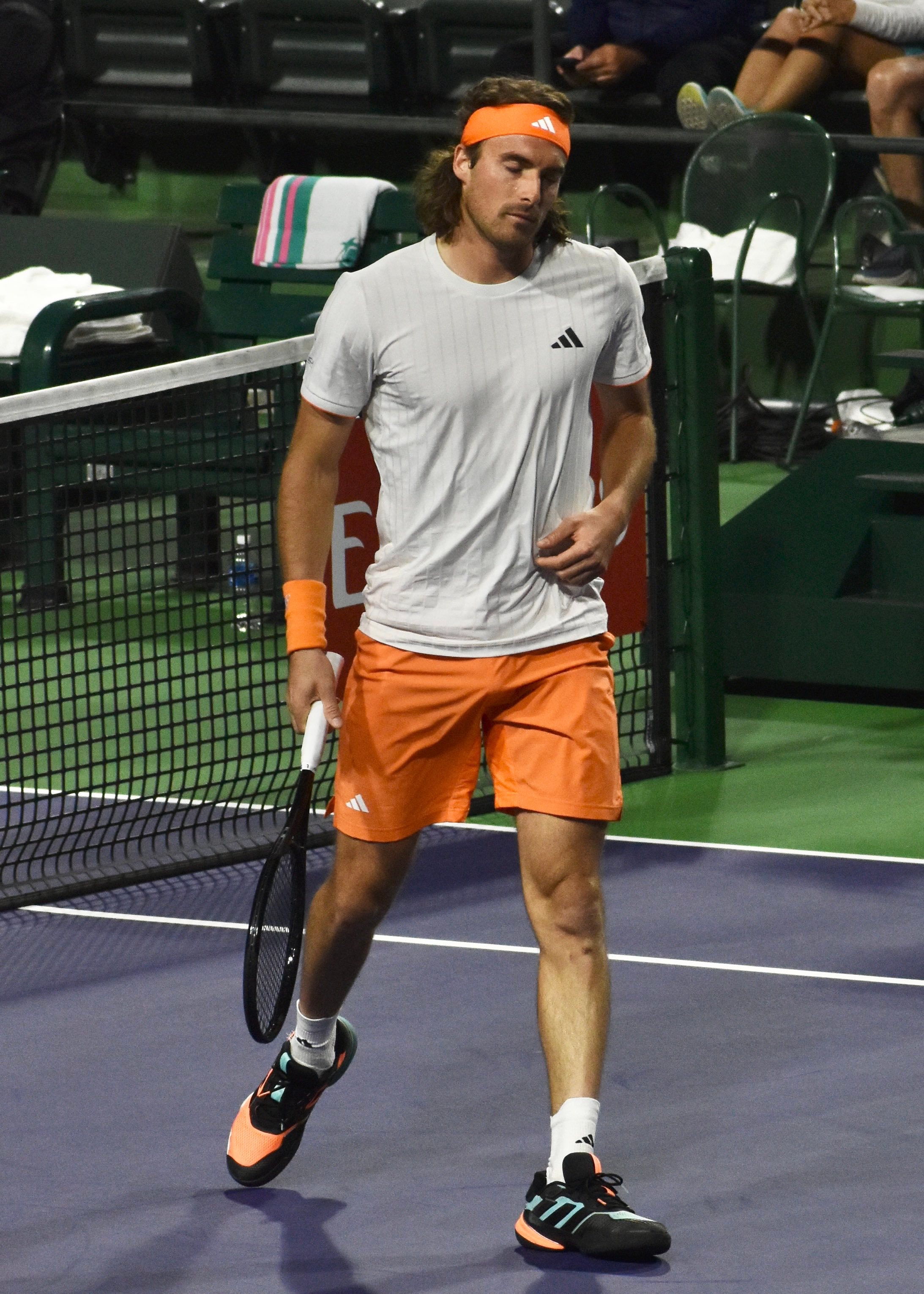 昨天查赛程时就莫名想看西西帕斯和菲斯这场，这两人单摘出来，打法都各有好看的地方。