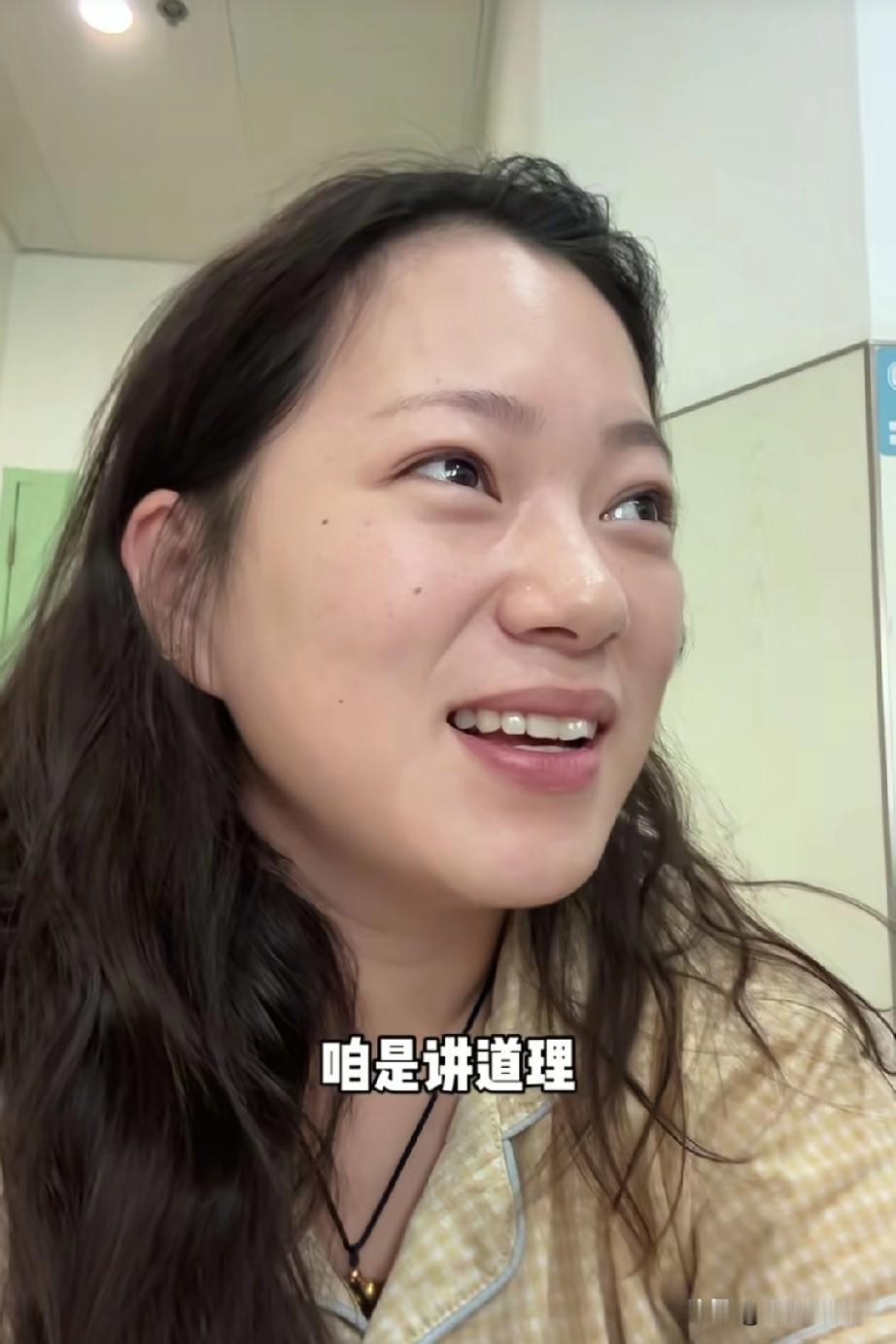 小金果妈妈，快退网吧！
不为别的，就算为了孩子。

小金果住院，她让儿子早上喝水