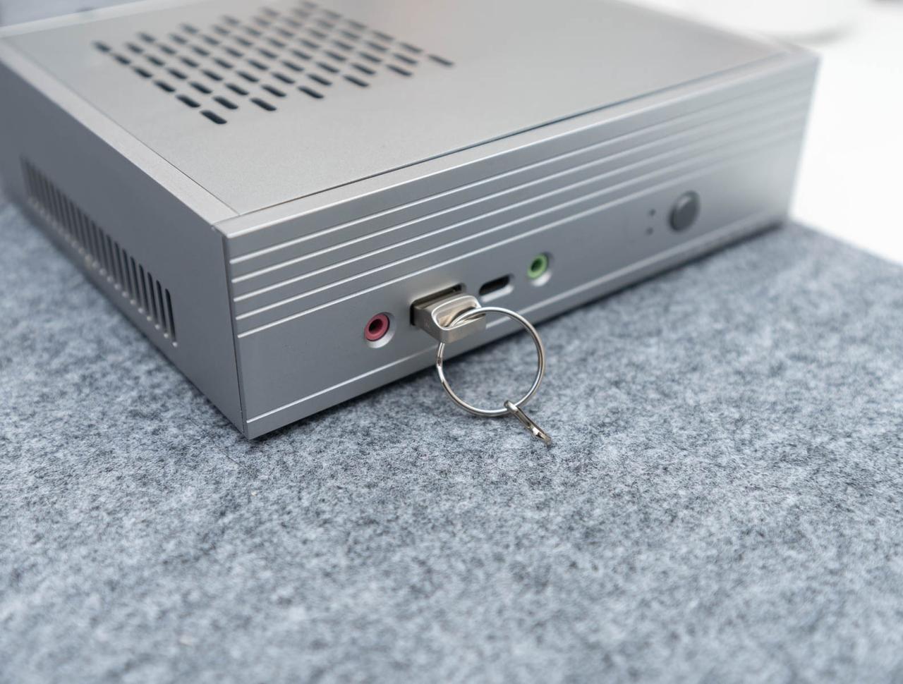 【转发+关注，抽1位送红包】
旧电脑别扔！插上U盘就变NAS！
手机拍照录视频太