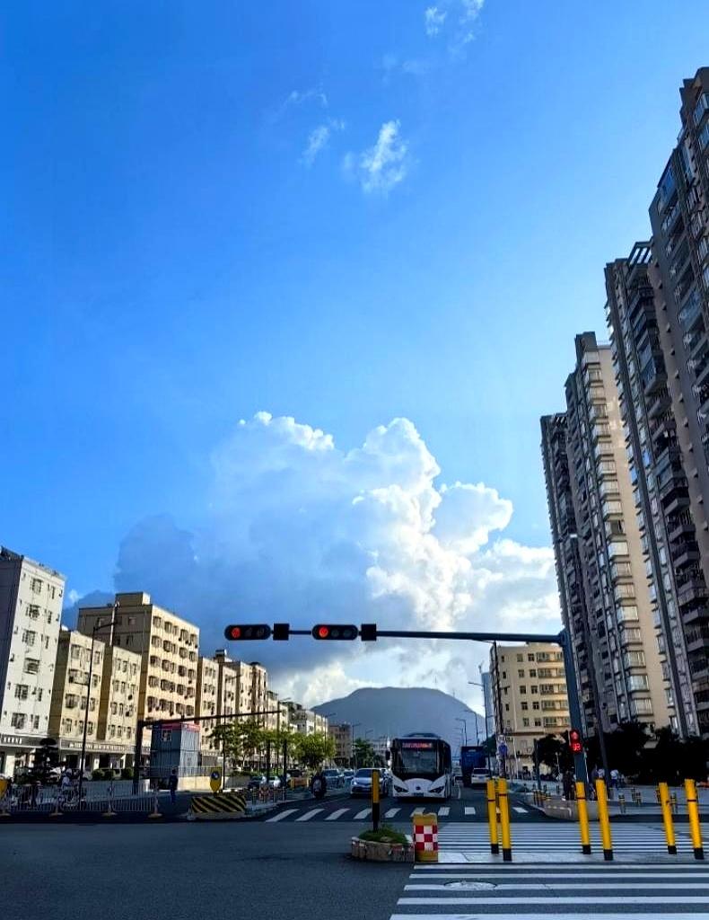 明天起，全国正式开启“超长待机”的桑拿模式，整整40天，你扛得住吗？
没错，7月