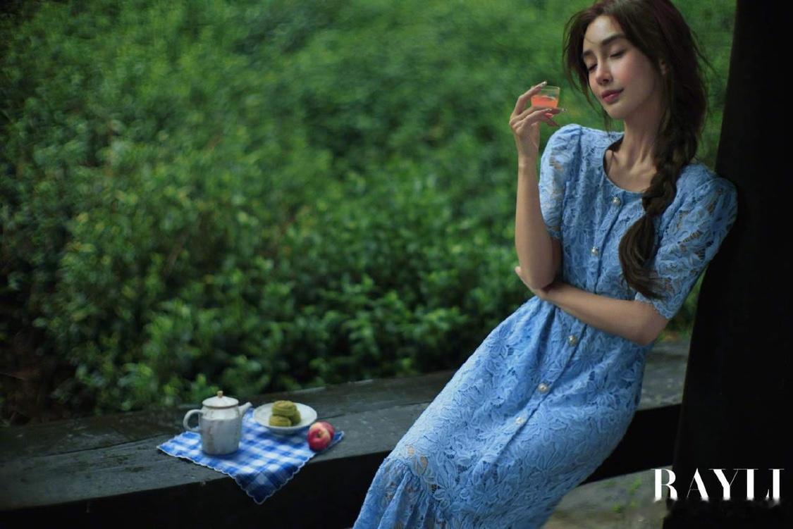 baby现在好尴尬啊！流量和粉丝量确实还很能打，奈何就是主流媒体不邀请。以前的库